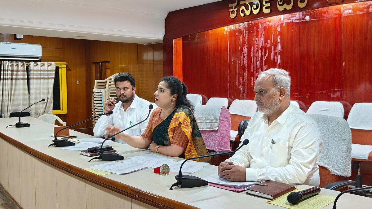 کلبرگی میں 3 لاکھ کسانوں کو 3800 کروڑ روپے کا فصل قرض فراہم، فصل بیمہ سے متعلق بیداری کی ہدایت