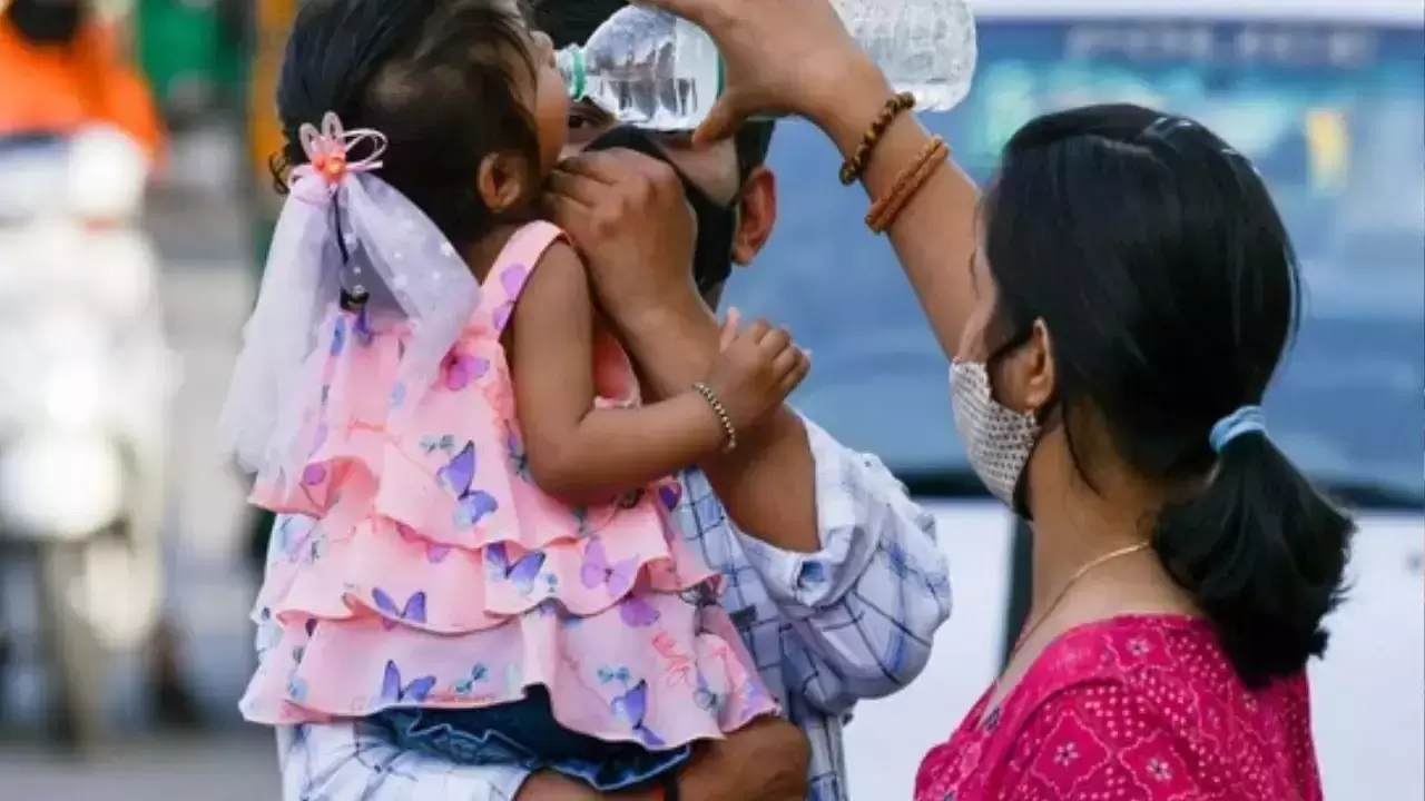 بی ایم سی کی ہدایت: شدید گرمی سے بچاؤ کے لیے شہریوں کو پانی وافر مقدار میں پینے اور ہلکے کپڑے پہننے کا مشورہ