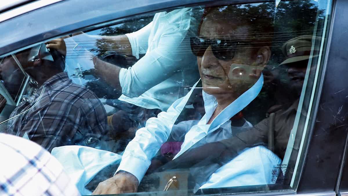 سماج وادی پارٹی کے رہنما اعظم خان 23 ماہ بعد رہا