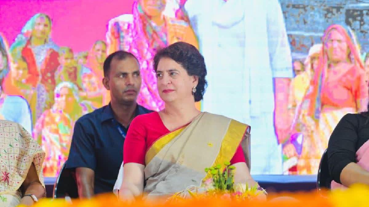 بہار میں پرینکا گاندھی کا حملہ: این ڈی اے کی اسکیم سے خواتین کے ووٹ خریدنے کی کوشش، سخت تنقید