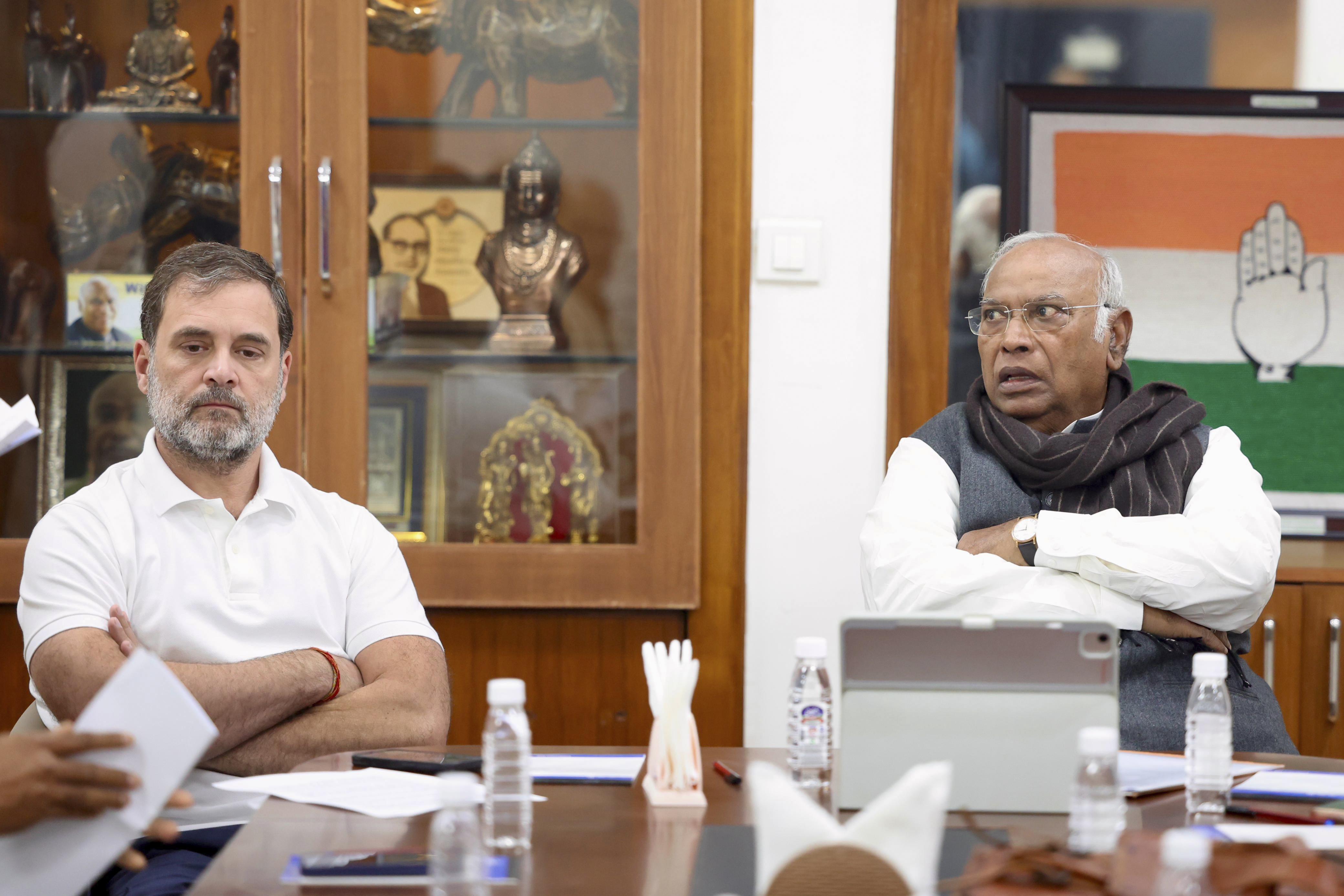 نوگام دھماکہ پر راہل گاندھی اور کھرگے کی تشویش، حکومت سے طاقتور قدم اور آل پارٹی میٹنگ کی مانگ