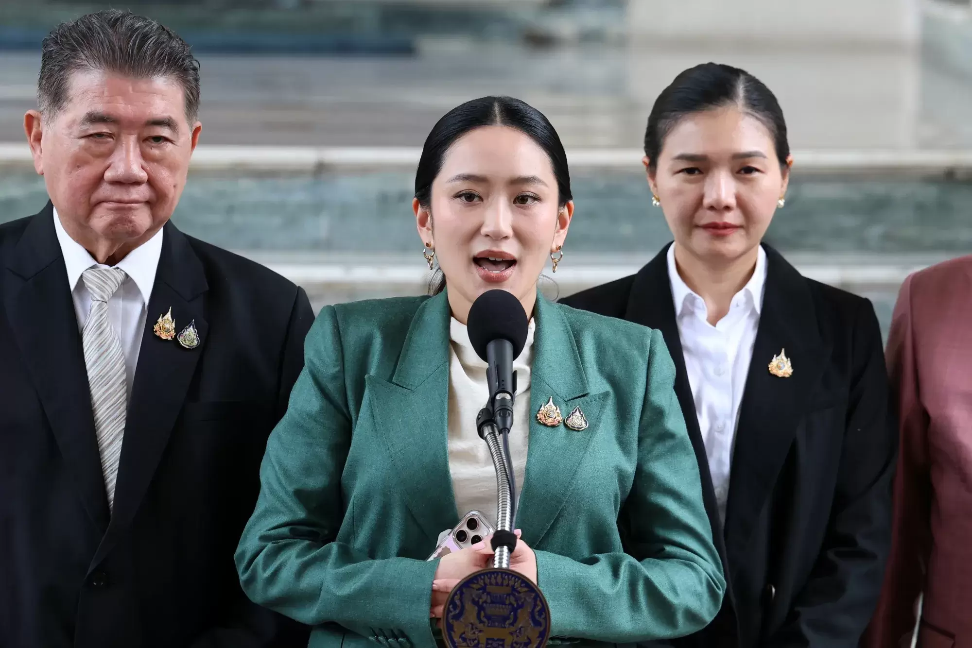 تھائی لینڈ کے وزیر اعظم شنواترا عہدے سے معطل، عوام سے متعلق متنازع بیان پر کارروائی