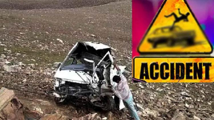 پاکستان میں خوفناک سڑک حادثہ، وین کھائی میں جا گری، 16 افراد ہلاک، 30 زخمی