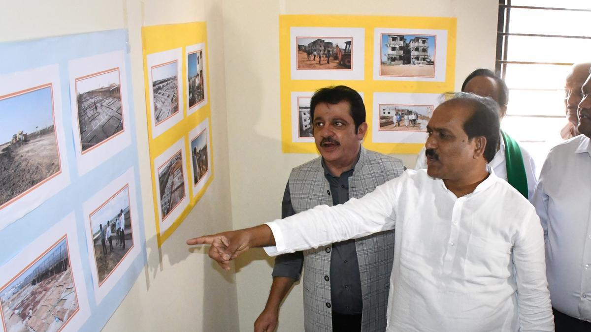 ہبلی-دھارواڑ میں 1300 مکانات کی تعمیر، 1008 مکانات مئی کے پہلے ہفتے میں مستحقین کے حوالے کیے جائیں گے: ضمیر احمد خان