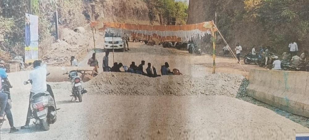 انکولہ : سروس روڈ  تعمیر نہ ہونے پر گاوں والوں نے کیا پُل کا راستہ بند