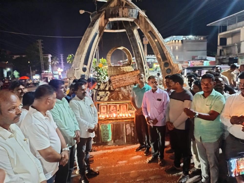 کشمیر میں انسانیت کا قتل: پہلگام دہشت گردانہ حملے کی مذمت میں بھٹکل میں بی جے پی اور ایس ڈی پی آئی کا خاموش کینڈل مارچ