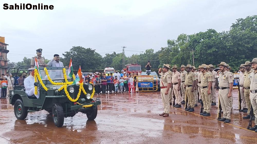 بھٹکل میں 79واں یومِ آزادی جوش و خروش کے ساتھ منایا گیا؛ پرچم کشائی کے بعد تحصیلدار نے اتحاد پر دیا زور