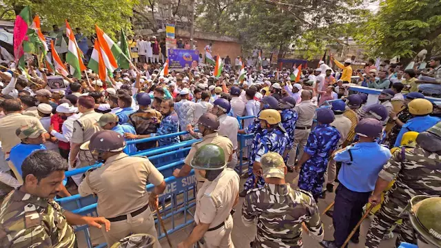 احتجاجی مظاہرہ کے دوران  نوجوانوں سے پُرامن رویہ اپنانے مسلم پرسنل لاء بورڈ  کی اپیل؛ مرشد آباد میں احتجاج کے دوران تشدد اور پولس فائرنگ کی مذمت