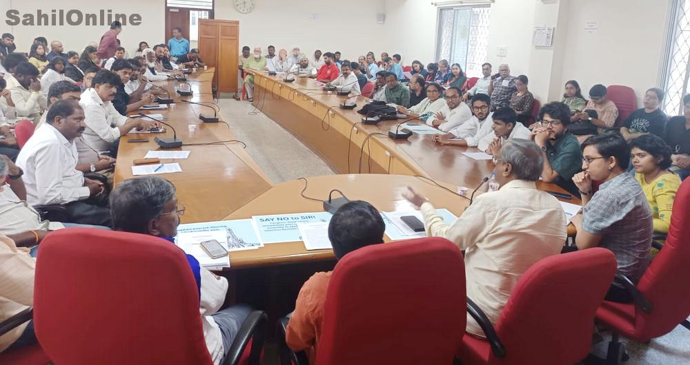 بنگلورو: SIR کے خدشات پر سماجی و قانونی اداروں کا اہم اجلاس؛ قرار دیا ‘این آر سی کا پچھلا دروازہ‘، ووٹروں کے اخراج کے اندیشوں پر گھر گھر سروے کا مطالبہ