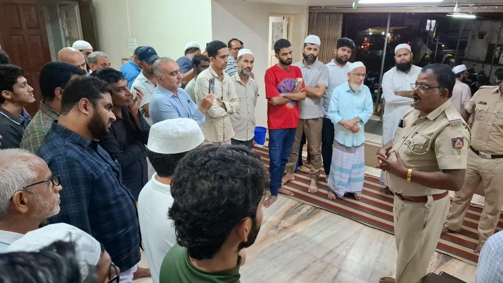 بھٹکل: نور جمعہ مسجد میں پولیس کی عوامی بیداری مہم؛ غیر قانونی سرگرمیوں کی اطلاع دینے کی اپیل