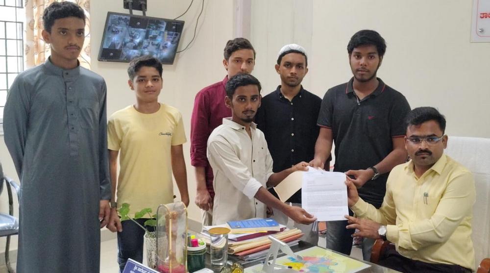 بھٹکل میں آوارہ کتوں کی دہشت؛ ایس آئی او نے تحصیلدار کو پیش کی یادداشت ؛ فوری کاروائی کا مطالبہ