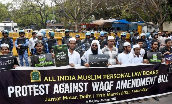 اگلے ہفتے وقف ترمیمی بل پیش ہونے کا امکان، کانگریس نے قرار دیا 'آئین پر حملہ'، ملک بھر میں مسلمانوں کی مخالفت جاری