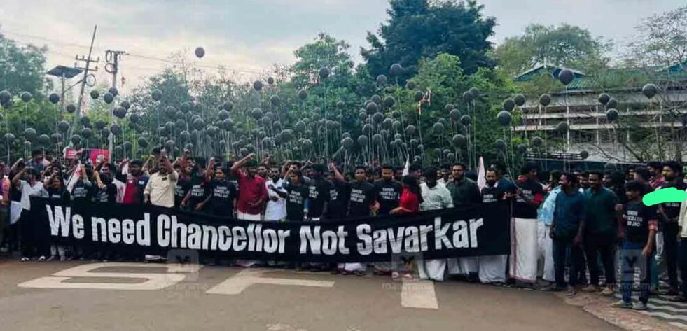 کیرالہ کے گورنر کالی کٹ یونیورسٹی میں ساورکر مخالف بینر پر برہم