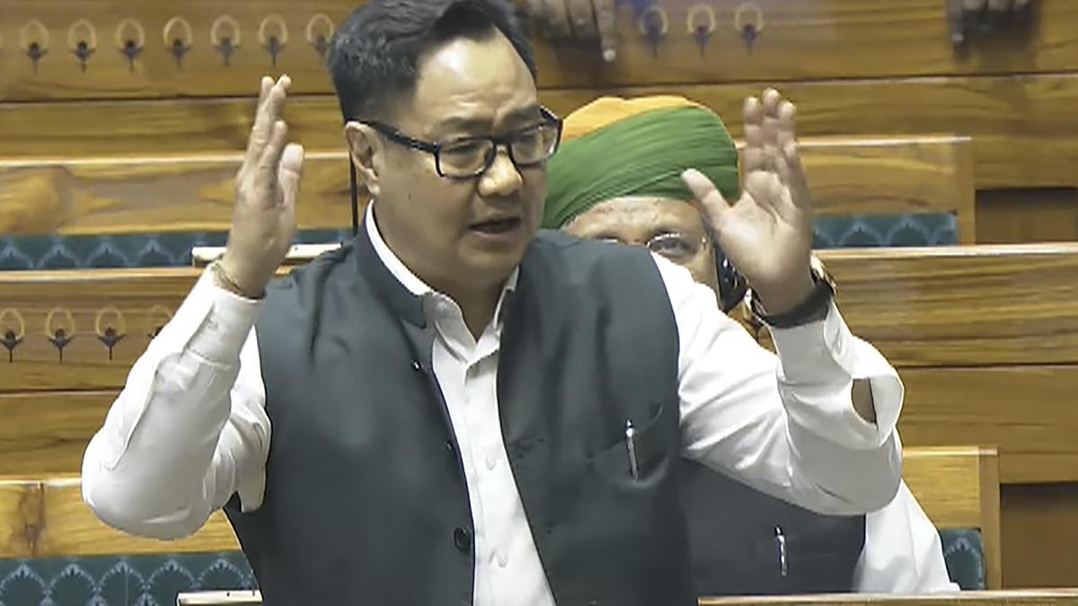 لوک سبھا: وزیر رجیجو پر ایوان کو گمراہ کرنے کا الزام، استحقاق کی خلاف ورزی کا نوٹس داخل