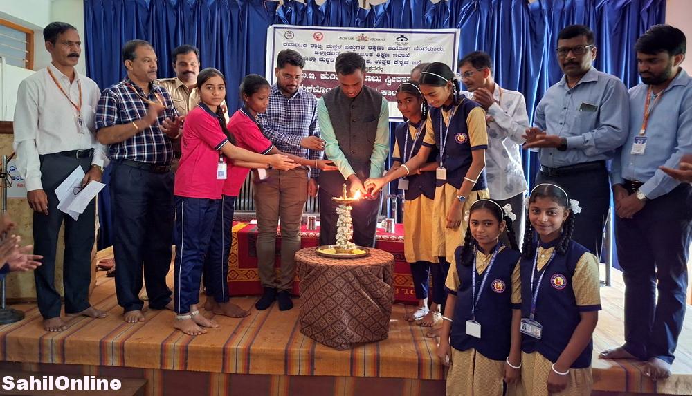 انکولہ میں بچوں کے حقوق پرمنعقدہ اہم پروگرام میں طلبہ نے غیر قانونی اسقاط حمل، منشیات اور ہراسانی کے خلاف اُٹھائے سوالات