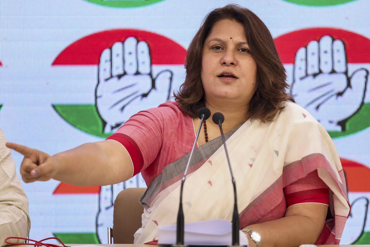 ملک میں سچائی کو توڑ مروڑ کر پیش کرنے کا رجحان تشویشناک: سپریا شرینیت