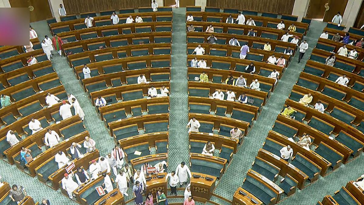 مانسون اجلاس غیر معینہ مدت کے لیے ملتوی، صرف 37 گھنٹے کارروائی میں ہنگاموں کے بیچ 12 بل پاس