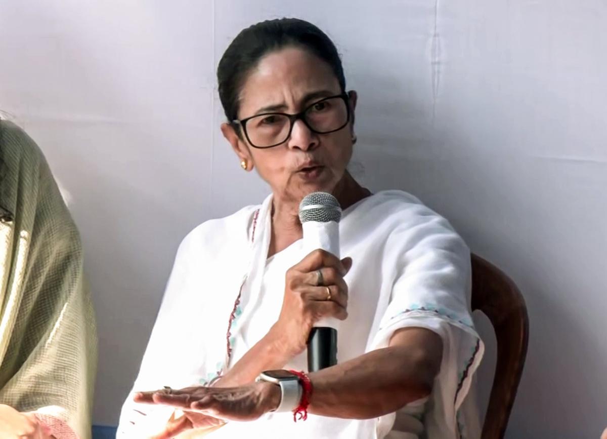 گورکھا مسئلہ: ممتا بنرجی نے وزیر اعظم کو خط لکھ کر بغیر مشاورت تقرر شدہ مذاکرات کاروں کی نامزدگی منسوخ کرنے کا مطالبہ کیا