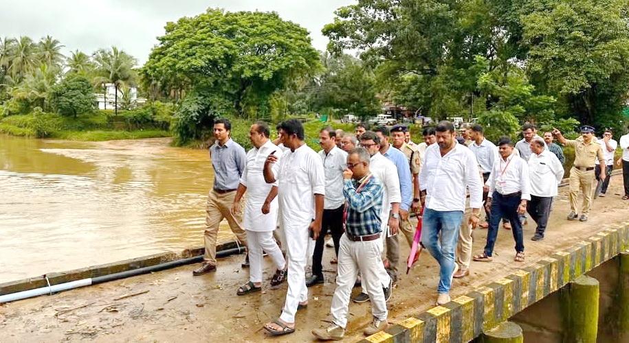 مینگلور: قدرتی آفات کے متاثرین کو فوری امداد فراہم کی جائے، تاخیر برداشت نہیں ہوگی: وزیر یو ٹی قادر