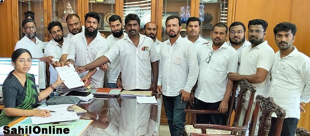 بھٹکل ٹیکسی یونین کی کاروار میں شکایت؛ متبادل انتظام کے بغیر ٹیکسی اسٹینڈ ہٹانے کی مخالفت؛ نجی گاڑیوں کی من مانی پر روک کا مطالبہ