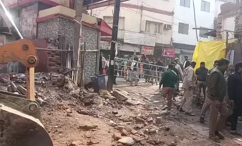 وارانسی کی دال منڈی میں بلڈوزر کارروائی پر کانگریس برہم، عوامی نقصان پر حکومت کو کڑی تنقید