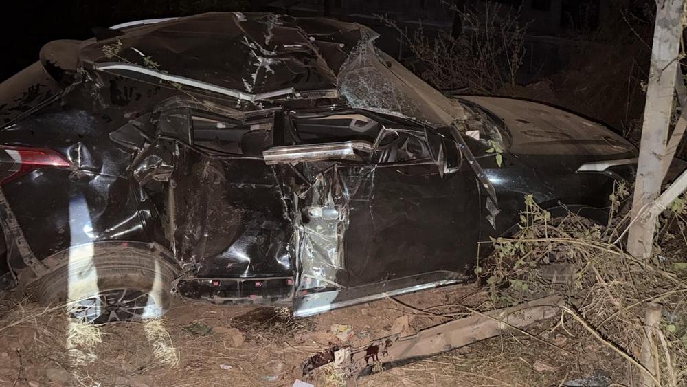 بھٹکل نیشنل ہائی وے پر کار الیکٹرک کھمبے سے ٹکرا گئی؛ دو نوجوانوں کی موت