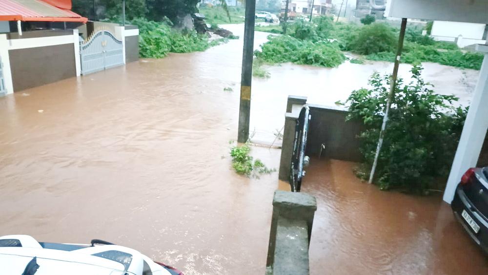 سرسی میں  موسلادھار بارش، کئی نشیبی علاقے زیرِ آب، ندی نالوں میں طغیانی