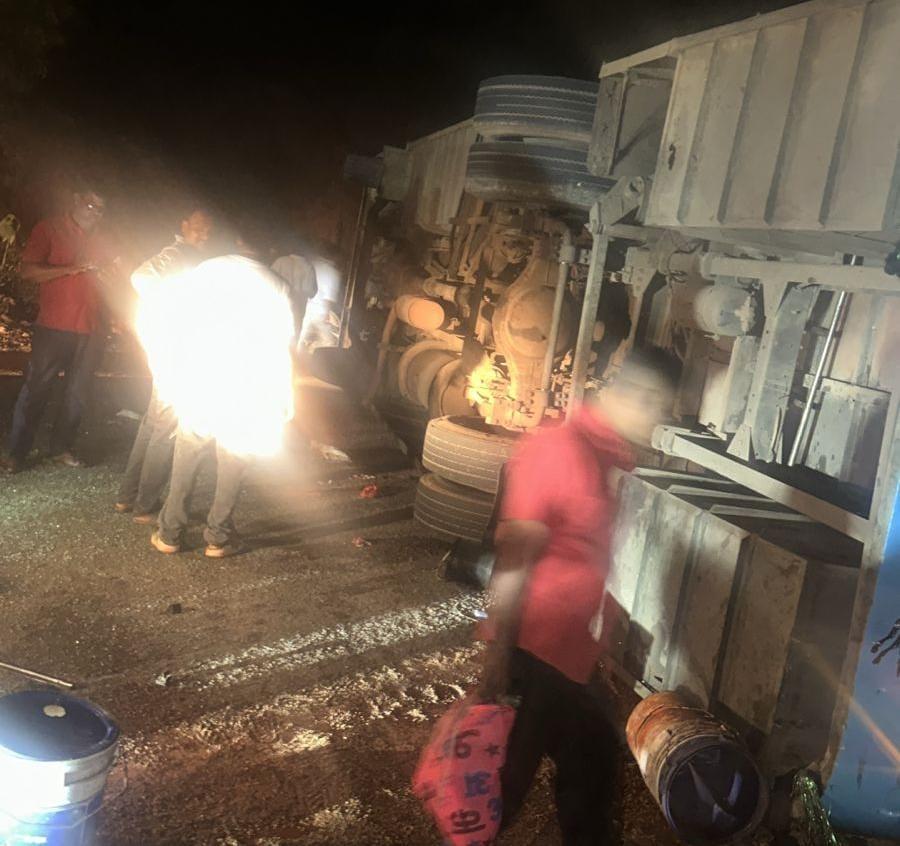 بھٹکل: گیرسوپا کے قریب آلونکی گھاٹ پر بس الٹ گئی؛ پانچ مسافر زخمی