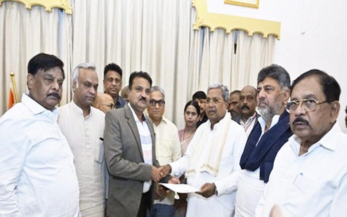 کرناٹک میں بڑا سیاسی دھماکہ؛کئی دنوں کی قیاس آرائیوں کے بعد سدارامیا نے دیا استعفیٰ