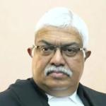 بلڈوزر کارروائی اور عطیات کی مبینہ چوری پر جسٹس شری دھرن کے سخت تبصرے؛ کیا حکومت کی درخواست پرہوا جسٹس شری دھرن کا تبادلہ ؟