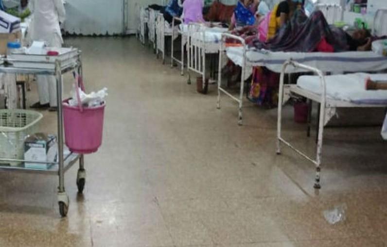 ہولی کے رنگ کی جگہ گدگ میں شرپسندوں نے پھینکا کیمیکل ملے رنگ، چار طالبات کی حالت نازک