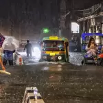 دہلی-این سی آر میں شدید بارش سے نظام زندگی درہم برہم، سڑکوں پر پانی، ٹریفک اور پروازیں متاثر