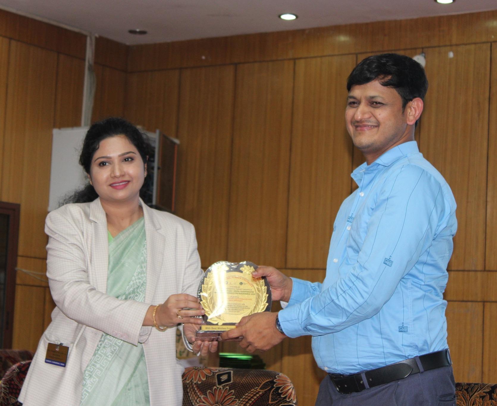 ناہیدہ زمزم ٹمکورو کی نئی اسسٹنٹ کمشنر مقرر، 18 کے اے ایس افسران کے تبادلے