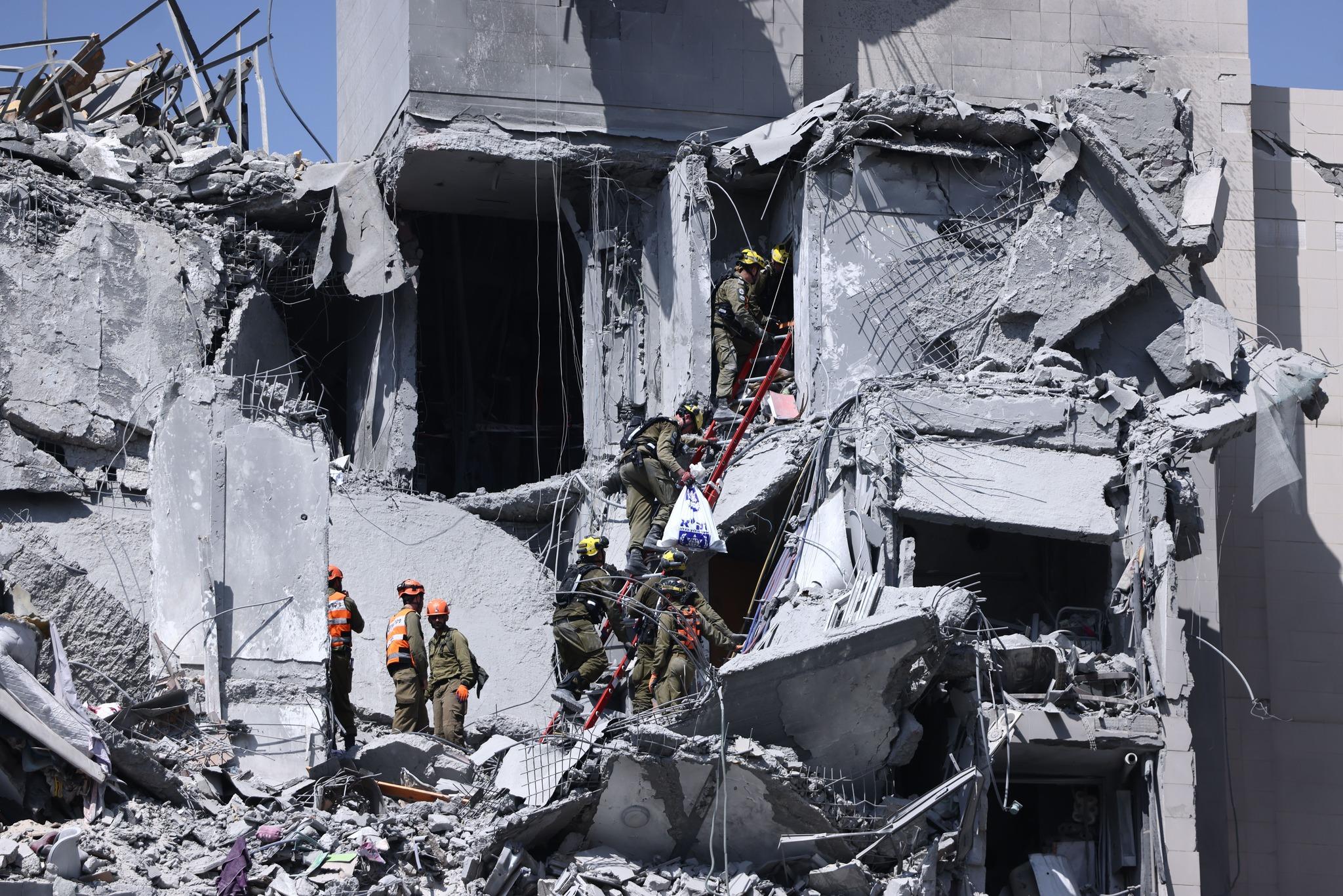 اسرائیلی حملے میں ایران کو بھاری جانی نقصان، 606 افراد ہلاک، 5,300 سے زائد زخمی