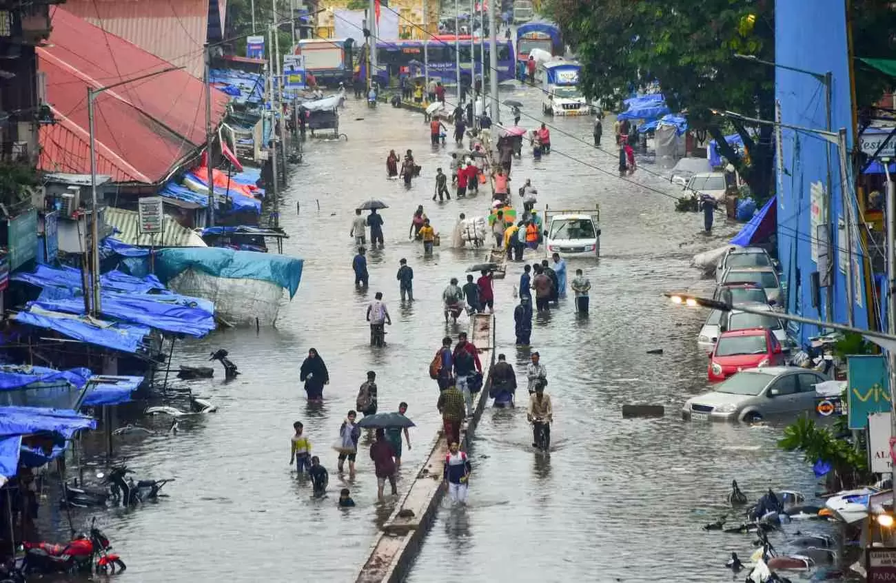 ممبئی میں مئی کے مہینے میں مانسون کی غیر معمولی آمد، 75 سالہ ریکارڈ ٹوٹا، شہری زندگی مفلوج