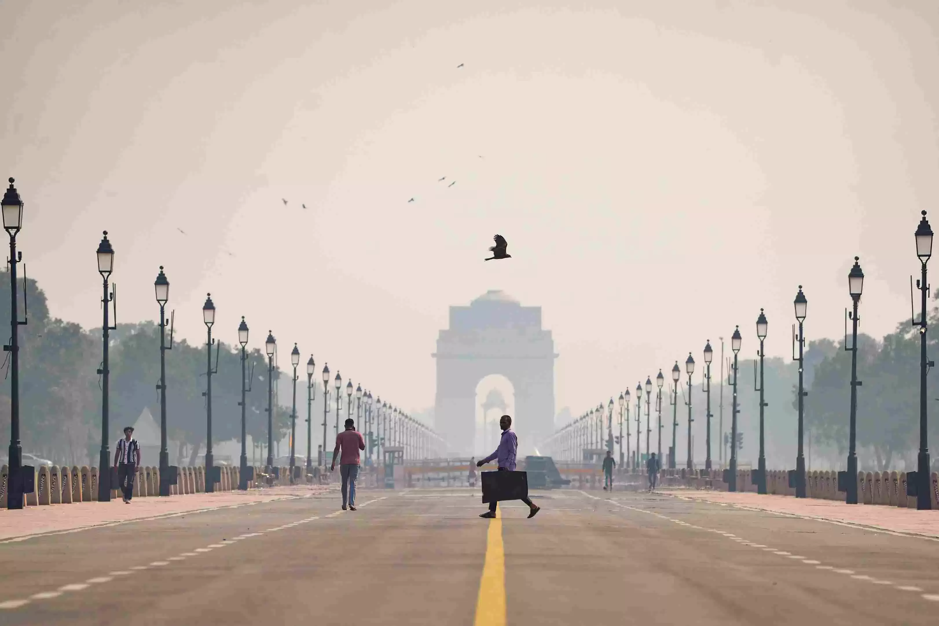 دیوالی کی صبح دہلی میں آلودگی کا عروج،  414اے کیو آئی  تک پہنچا، شہریوں کے لیے سانس لینا مشکل