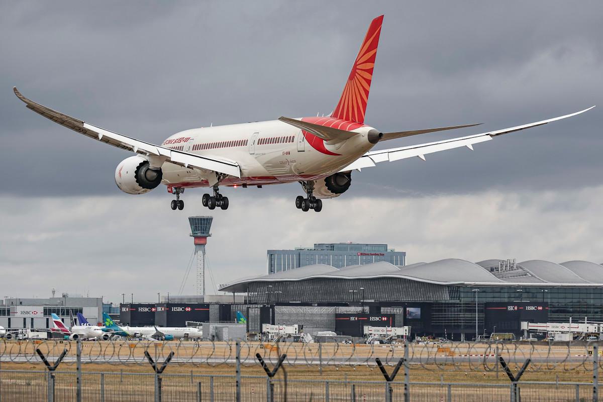 ایئر انڈیا کا ڈریم لائنر طیارہ تکنیکی خرابی کے باعث دہلی کی بجائے ہانگ کانگ واپس لوٹ گیا