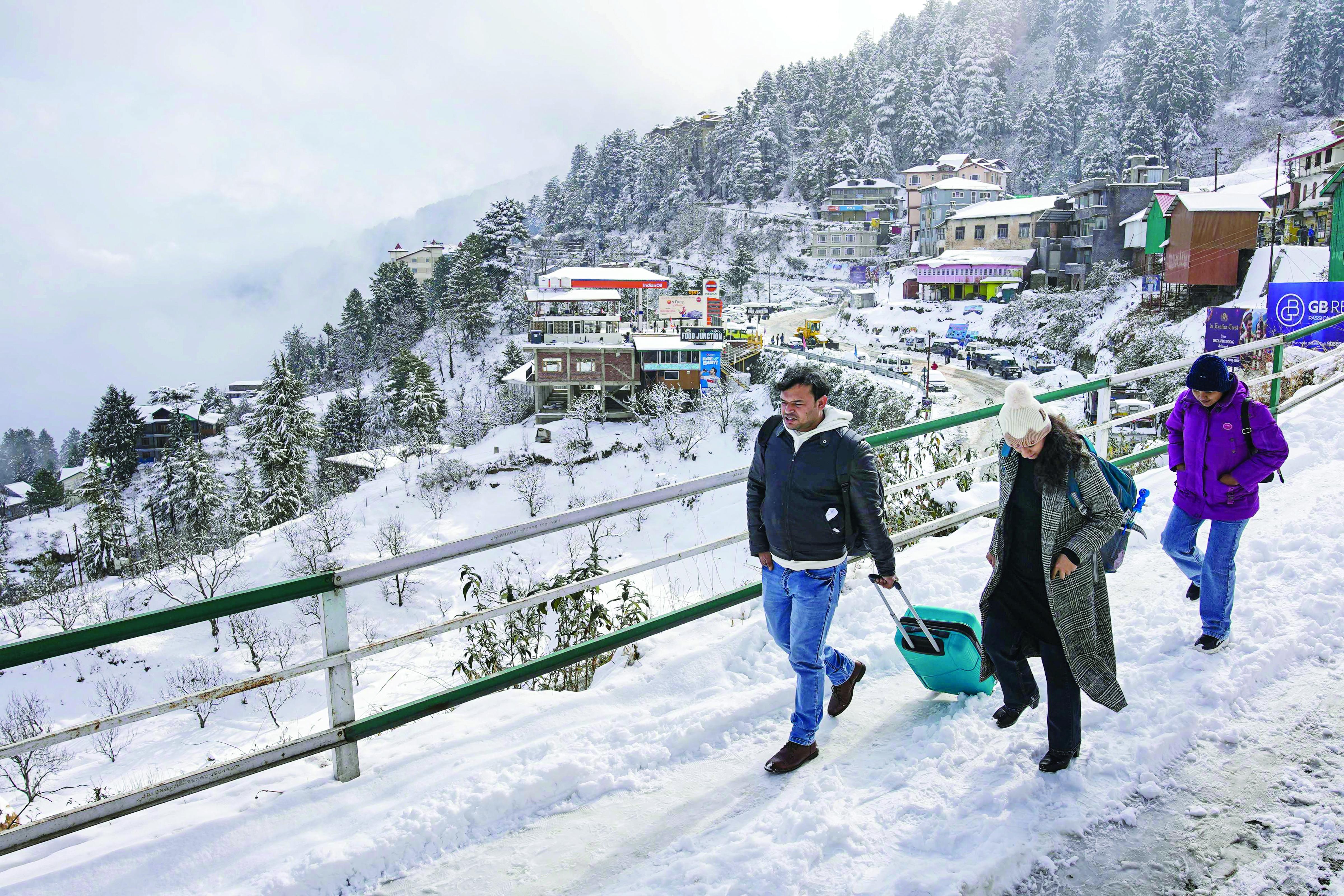 پہاڑوں سے میدانوں تک سرد ہواؤں کا اثر برقرار، شمالی  ہندوستان میں بارش کی پیشگوئی