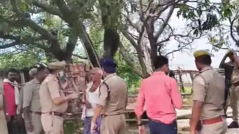 غازی پور میں ہولناک خاندانی سانحہ: زمین کے جھگڑے پر بیٹے نے ماں، باپ اور بہن کو کلہاڑی سے مار ڈالا