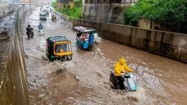 راجستھان و اتر پردیش میں موسلا دھار بارش، سڑکیں ندی نالوں میں تبدیل
