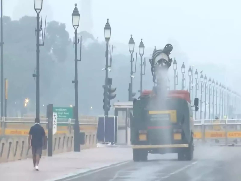 دہلی میں ہوا زہریلی، اسموگ اور کہرے کے سبب اے کیو آئی 400 کی حد عبور