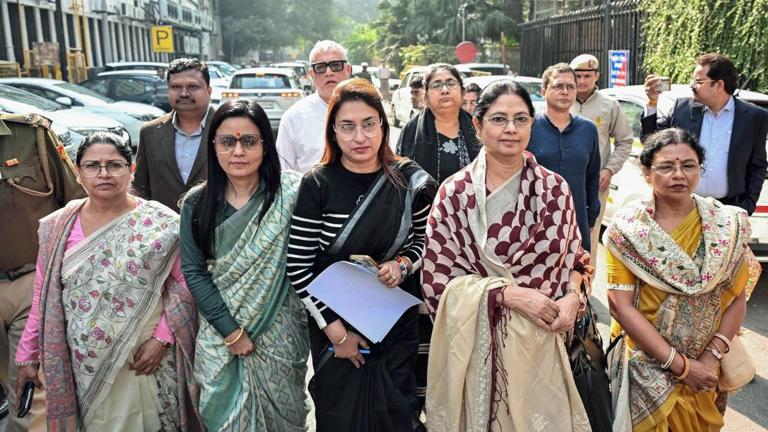 بنگال و گجرات میں دو مزید بی ایل اوز کی موت؛ ٹی ایم سی کا الیکشن کمیشن پر ’’خون آلود بے حسی‘‘ کا الزام