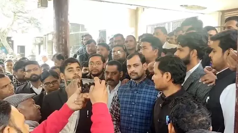 انوج چودھری ایف آئی آر کیس: جج کے تبادلے کے خلاف سنبھل میں وکلاء کا شدید احتجاج