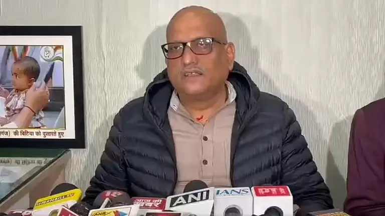 بنارس کے منی کرنیکا گھاٹ پر مورتیاں توڑے جانے پر سیاسی ہنگامہ، یوگی حکومت گھیراؤ میں