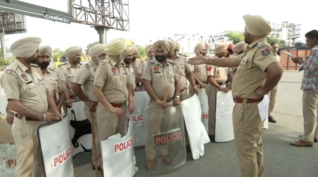 پنجاب کے مختلف اضلاع میں ہڑتال کا اعلان، پولیس افسران کی صورتحال پر مسلسل نگرانی