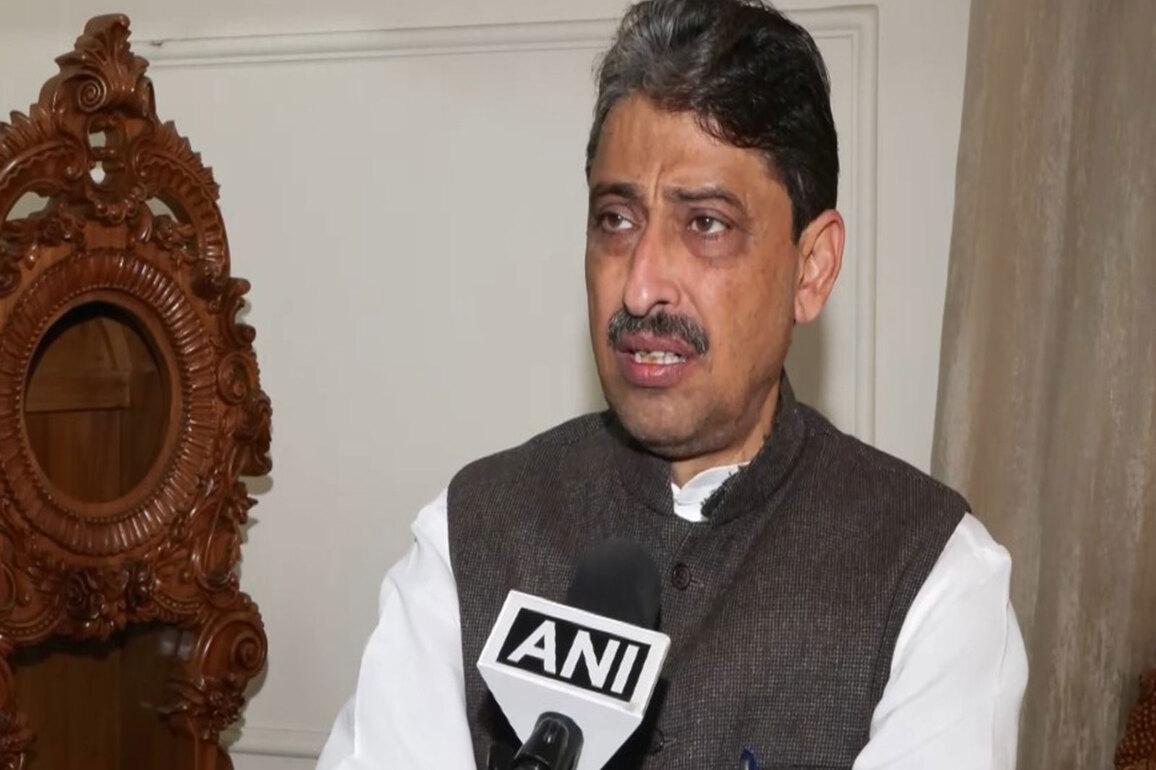 ’آج کا ہندوستان نہرو کے نقشِ قدم پر قائم ہے، وندے ماترم پر بی جے پی کی سیاست بے نقاب‘:عمران مسعود