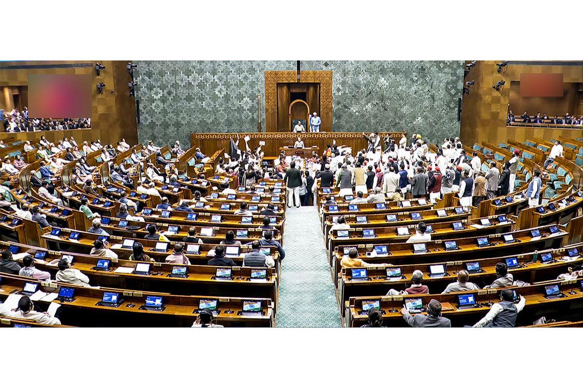 اپوزیشن کے شور شرابے کے درمیان، وزیر اعظم کی تقریر کے بغیر شکریہ کی تحریک لوک سبھا سے منظور