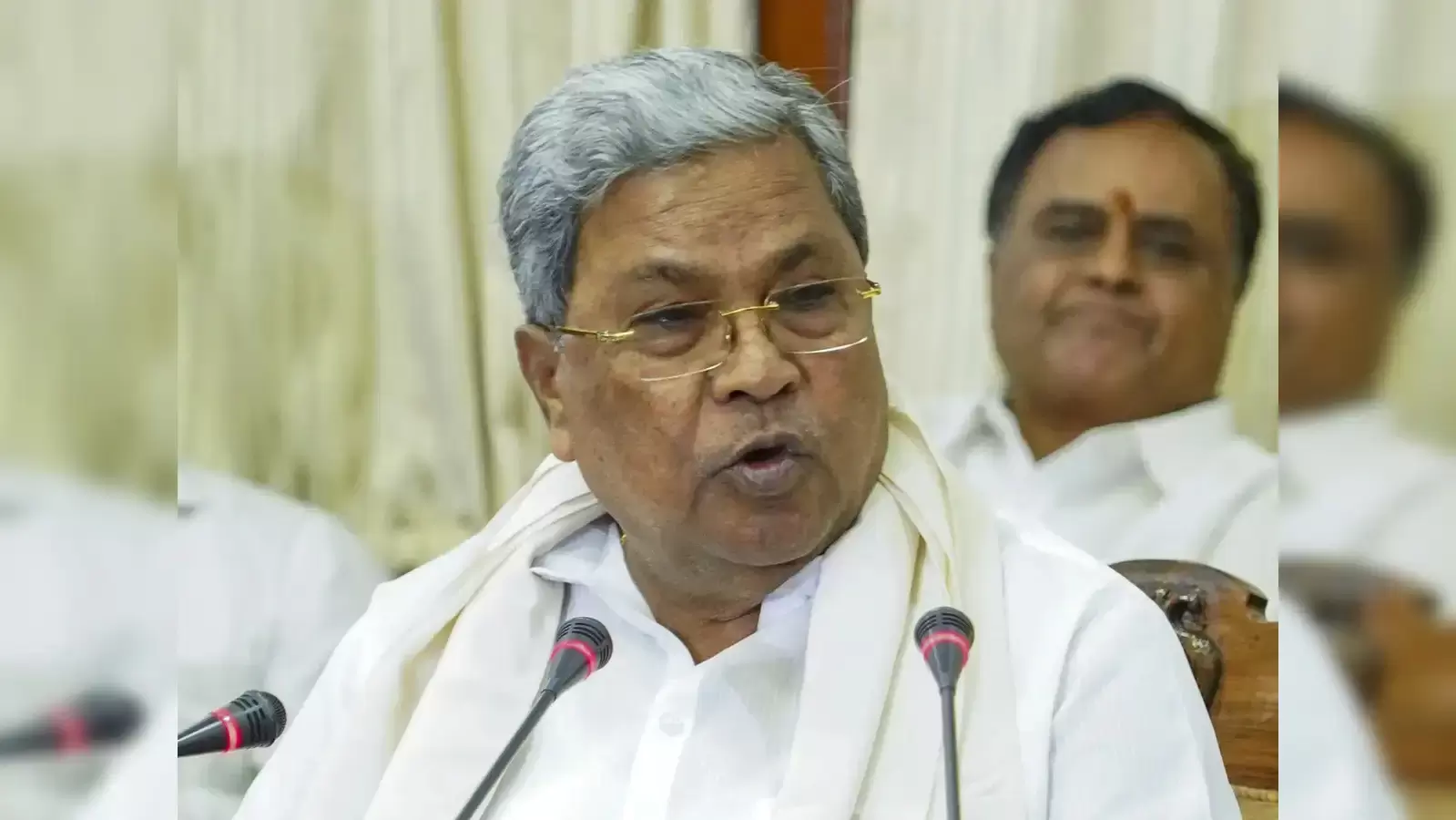 وزیراعلیٰ سدارامیا کا سخت نوٹس، بنگلورو کی خستہ حال سڑکوں کو ایک ماہ میں درست کرنے کا حکم