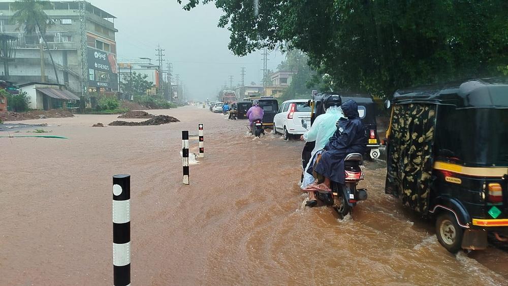 بھٹکل سمیت کرناٹک  کے کئی اضلاع میں   شدید بارش، کئی علاقوں میں ریڈ الرٹ کے  بعد اسکولوں اور کالجوں  میں چھٹی
