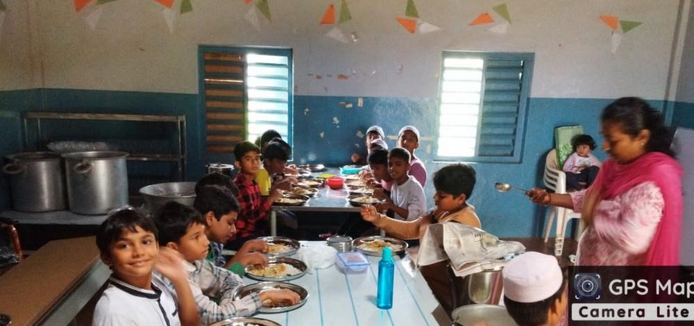 بھٹکل: مولانا آزاد ماڈل اسکول میں طلبہ کے دوپہر کے کھانے کی سہولت